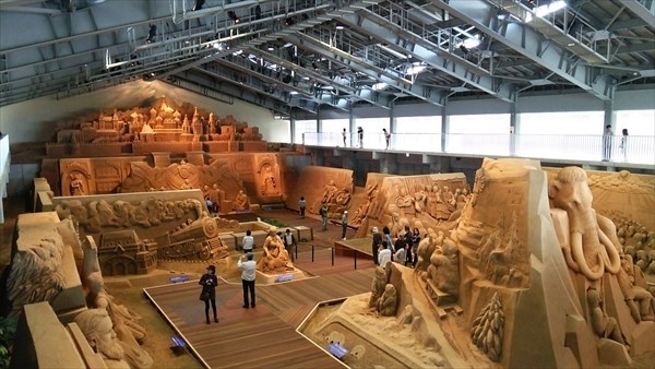 砂の美術館　二階