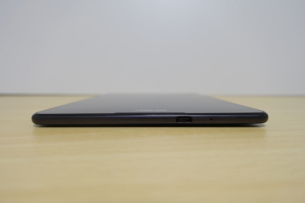 ZenPad 3 8.0 厚み